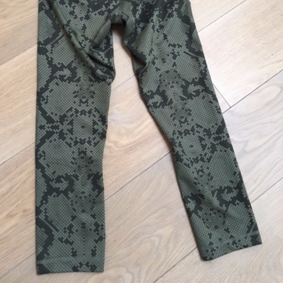 Lululemon Army Green Workout Pants - Picture 4 of 5